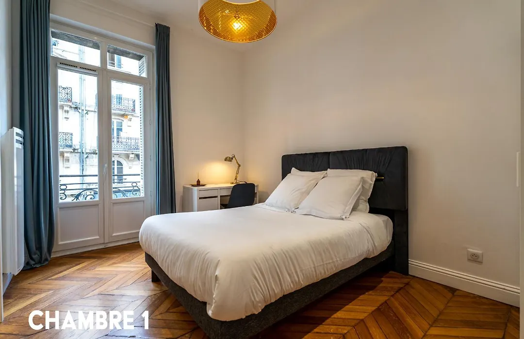 Madeleine's - Family&Group Apartments in Bordeaux's Historic Centre-1