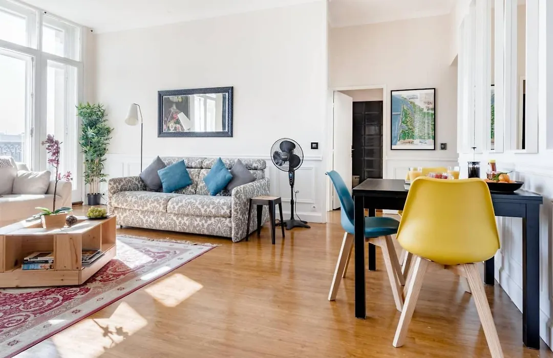 Elegant apartment in Bordeaux at Les Chartrons-1
