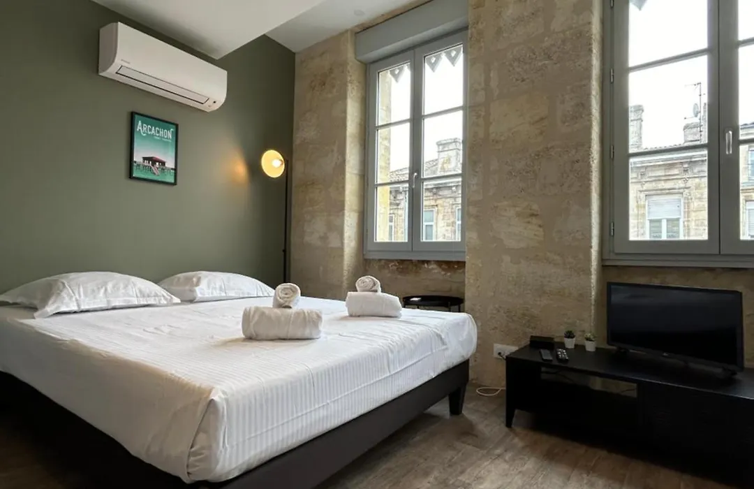 Studio lumineux avec Climatisation pour 2 Personnes-1