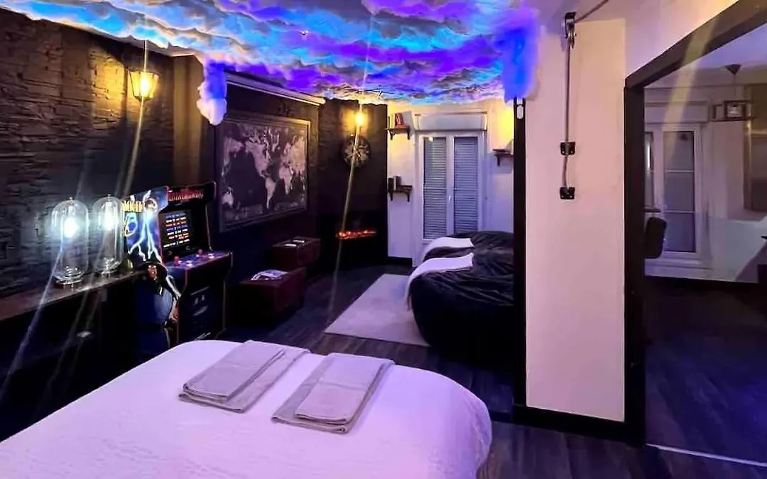 Apartment Cinema, Jacuzzi, Borne Arcade-1
