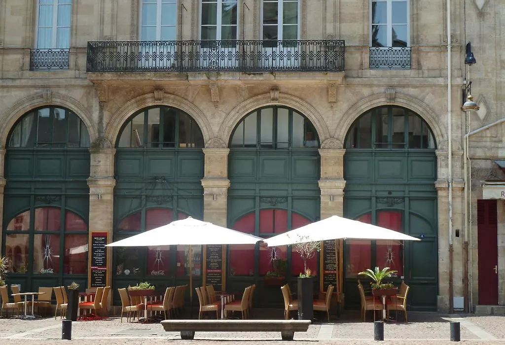 LES TROIS CHANDELIERS un petit paradis en plein centre ville-1