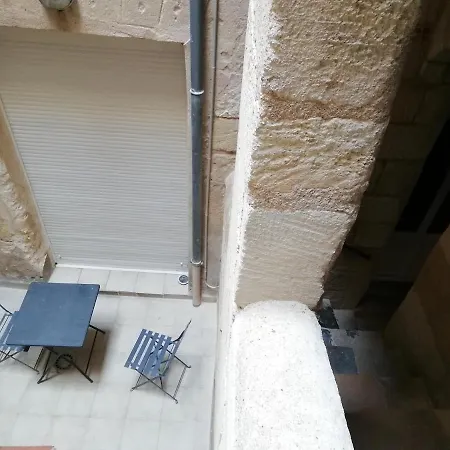 Bordeaux : grand studio cosy avec cour privative-3