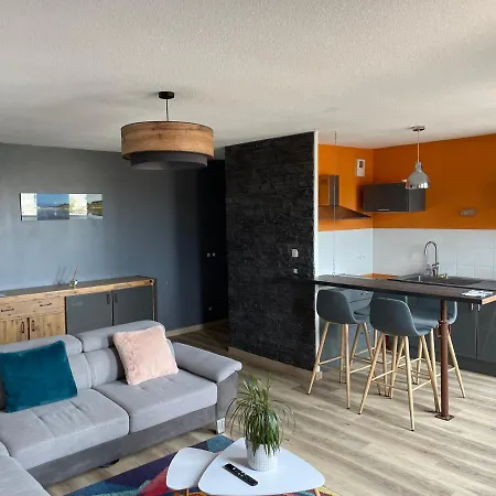 Appartement dernier étage, balcon, parking gratuit !-2