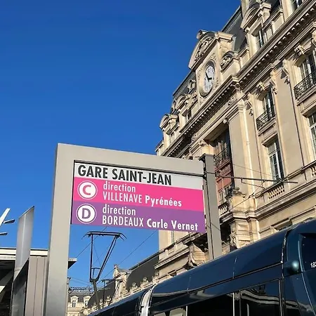 Appartement en face de la gare Saint Jean-2