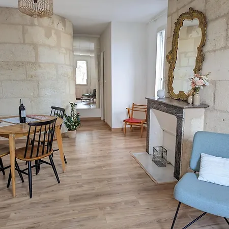 Lumineux appartement sous les toits à Pey Berland-2