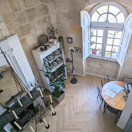 Appartement de charme sous les toits avec vue sur la Garonne-3