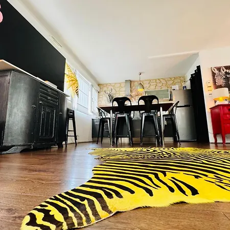 Loft atypique 130 m2 Clim patio couvert et terrasse pkg gratuit tram à 5mn à pied un accès direct au centre-ville-2