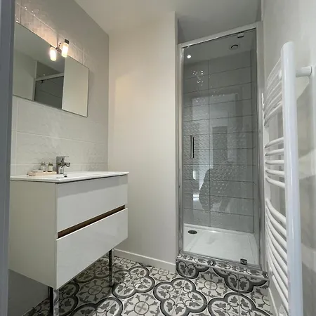 Studio lumineux avec Climatisation pour 2 Personnes-2