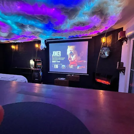 Apartment Cinema, Jacuzzi, Borne Arcade-3