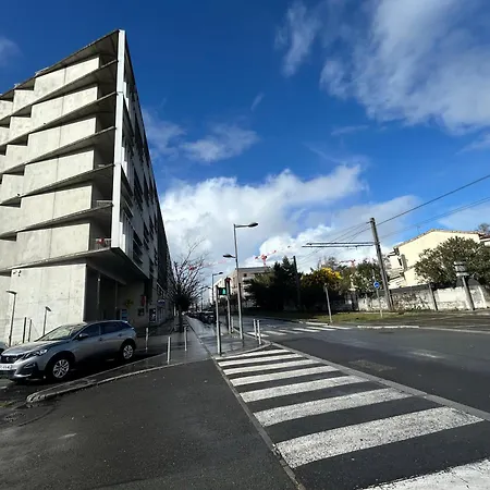 Large Bright T4, Tram, Parking-3