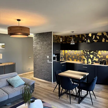 Appartement dernier étage, balcon, parking gratuit !-3