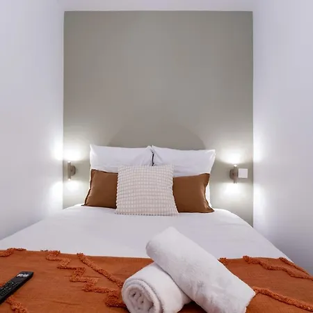 Sublime 2-Bedroom Apartment - Historical Center-3