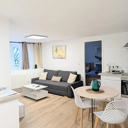 Appartement rénové place du Palais avec parking-2