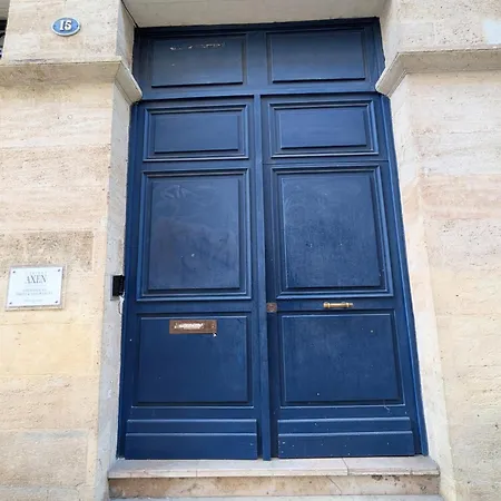 Appartement rénové place du Palais avec parking-3