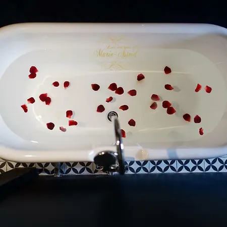 Les Secrets de Marie-Astrid, Suite Love Room-2