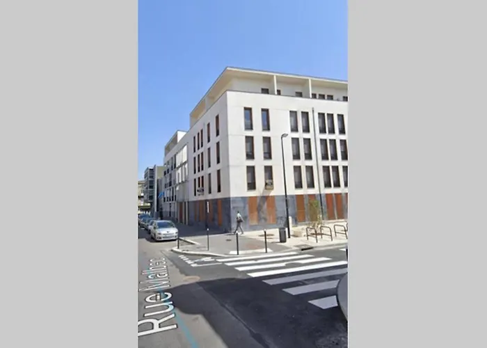Appartement dernier étage, balcon, parking gratuit ! Bordeaux