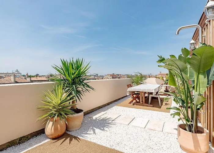 Appartement Hyper Centre Avec Terrasse A Tourny à Bordeaux