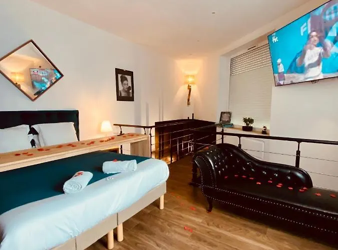 Mieuxqualhotel jacuzzi privatif La retro Bordeaux