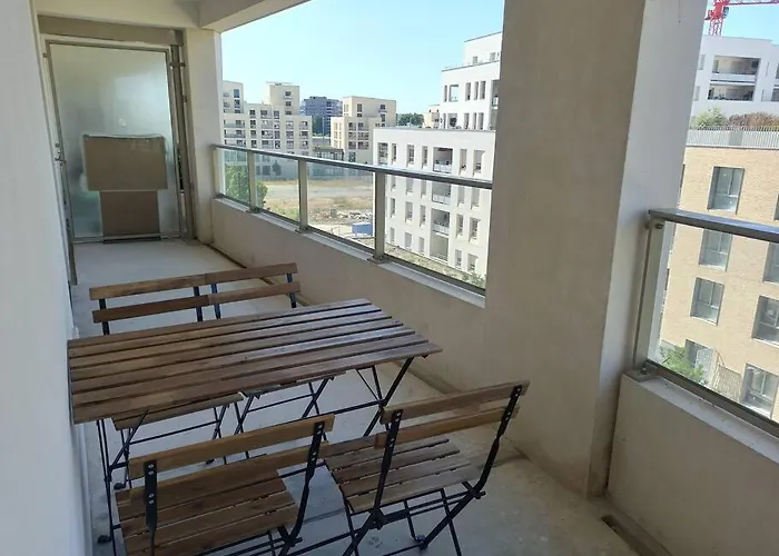 Centre ville, Parking, transport en commun au pied de l'immeuble Bordeaux