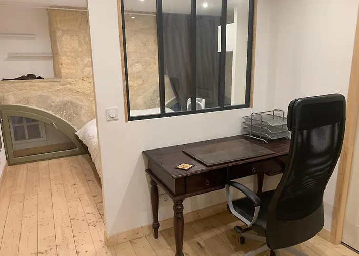 chambre avec salle de bain et cuisine privée centre ville historique avec climatisation et patio Bordeaux