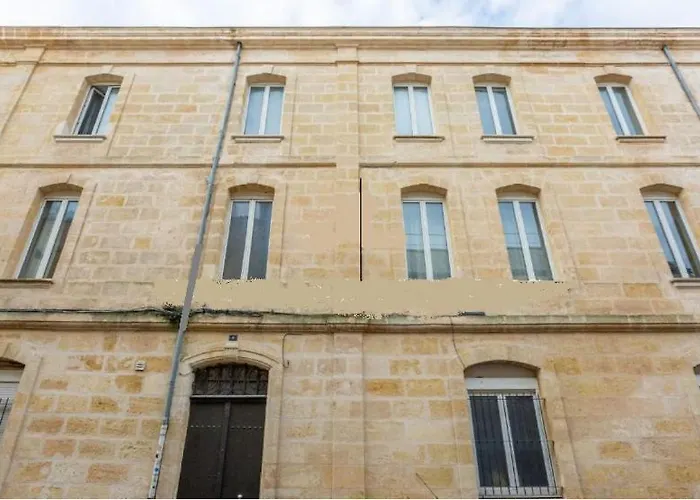 Coquet studio Bordeaux proche tram et Quais
