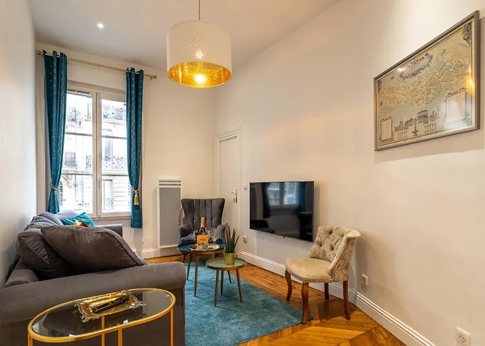 Madeleine's - Family&Group Apartments in Bordeaux's Historic Centre