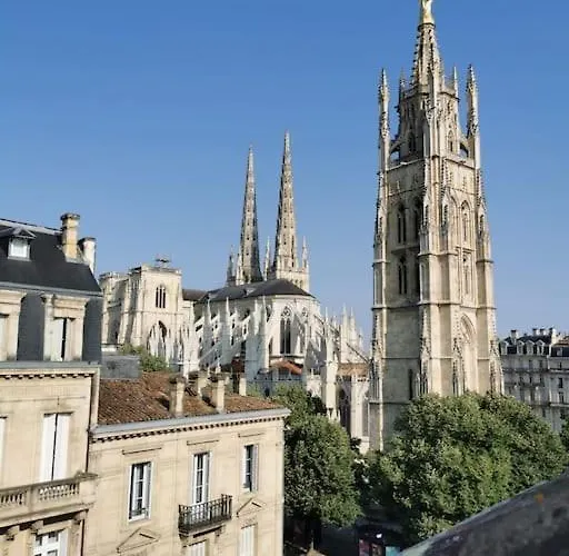 Lumineux appartement sous les toits à Pey Berland Bordeaux