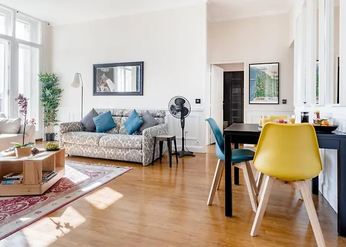 Elegant apartment in Bordeaux at Les Chartrons