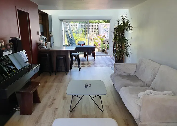 Chambre privée chez l'habitant en colocation dans agréable maison avec jardin - A private room in a shared house with garden Bordeaux