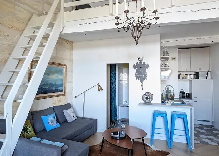 Appartement de charme sous les toits avec vue sur la Garonne Bordeaux