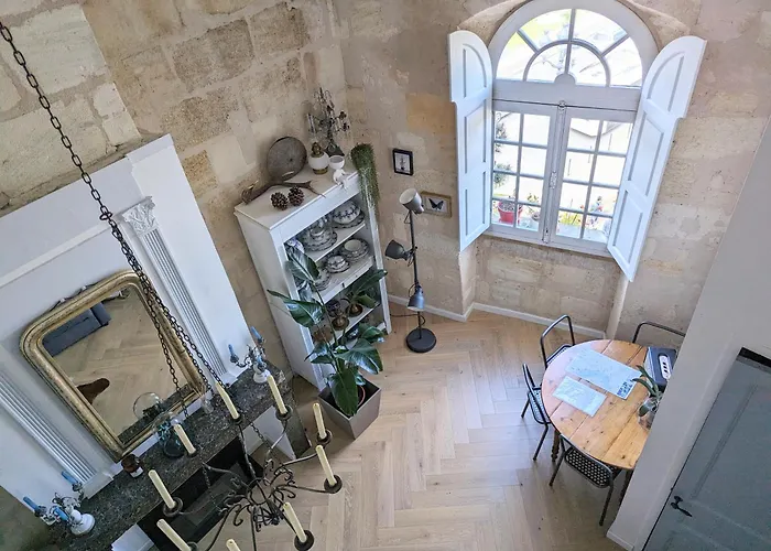 Appartement de charme sous les toits avec vue sur la Garonne Bordeaux
