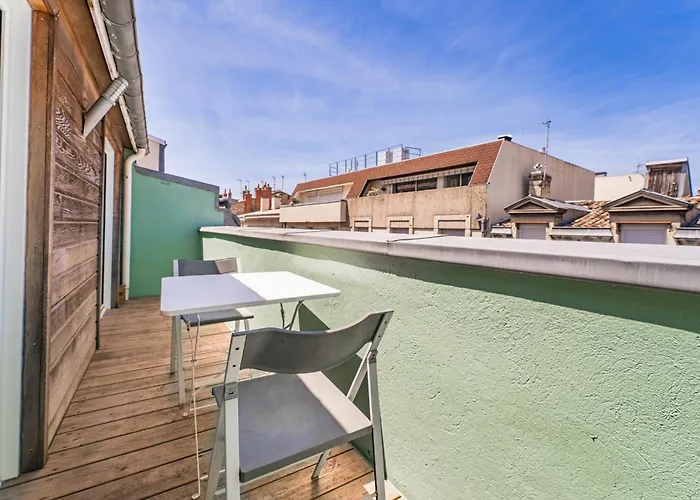 Superbe Studio Climatise avec Terrasse en Hyper Centre Bordeaux