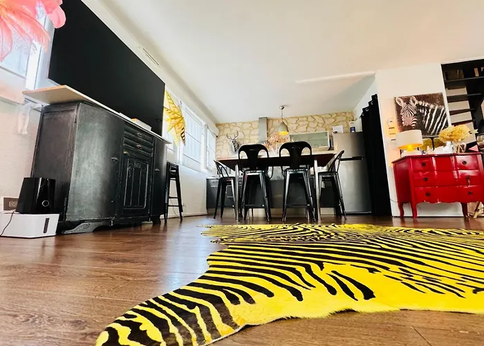 Loft atypique 130 m2 Clim patio couvert et terrasse pkg gratuit tram à 5mn à pied un accès direct au centre-ville Bordeaux