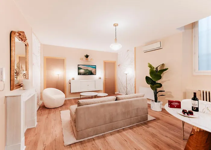 Central 2-Bedroom Apartment With Free Parking And High-Speed Wi-Fi Bordeaux