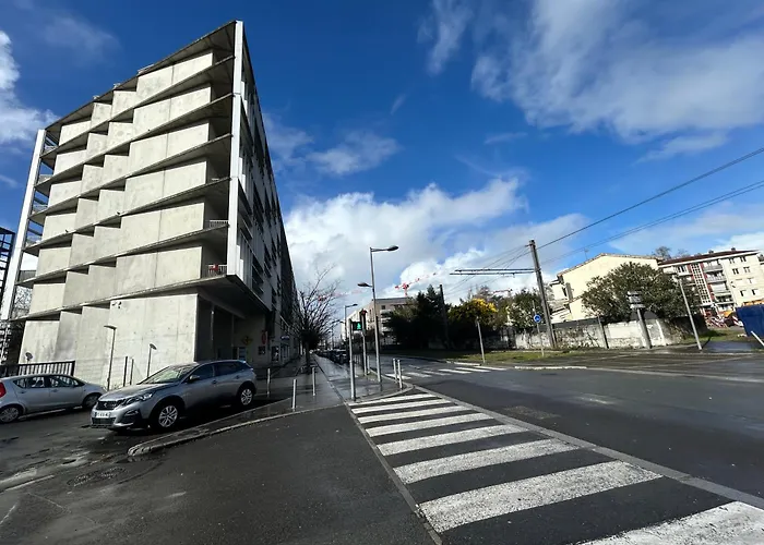 Appartement Large Bright T4, Tram, Parking à Bordeaux