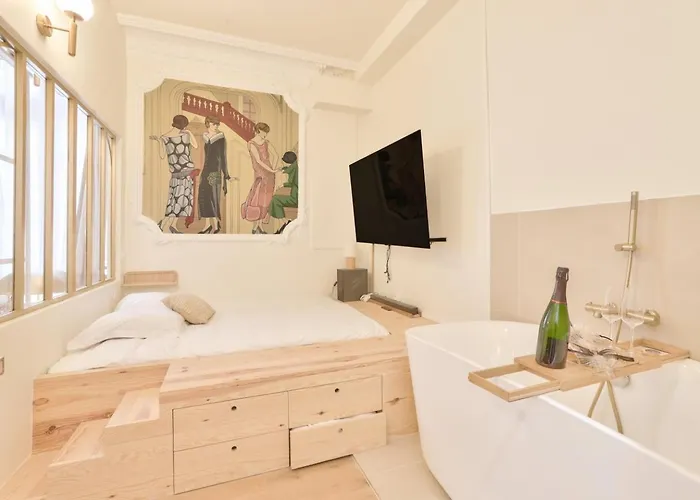 Luxury Suite Spa Bath&Cinema Screen- Bordeaux