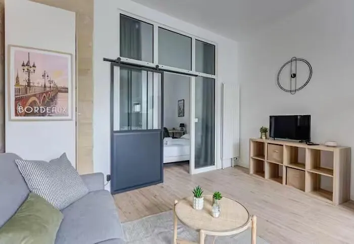Beautiful apartment Bordeaux Tram D Croix de Seguey