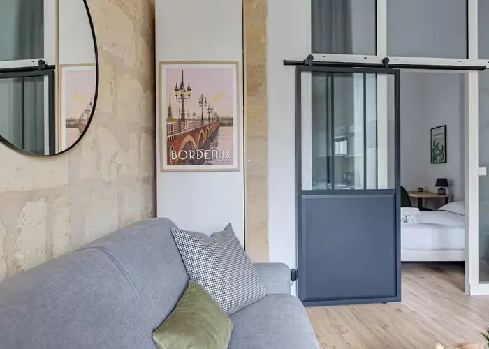 Beautiful apartment Bordeaux Tram D Croix de Seguey