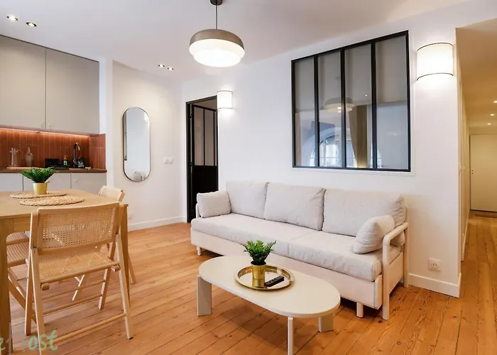 Sublime 2-Bedroom Apartment - Historical Center Bordeaux
