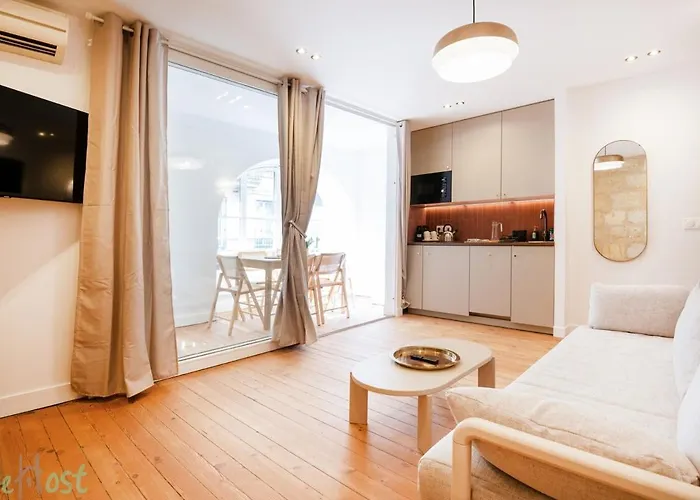 Sublime 2-Bedroom Apartment - Historical Center Bordeaux