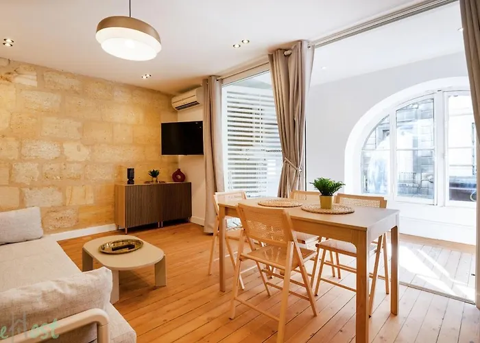Sublime 2-Bedroom Apartment - Historical Center Bordeaux