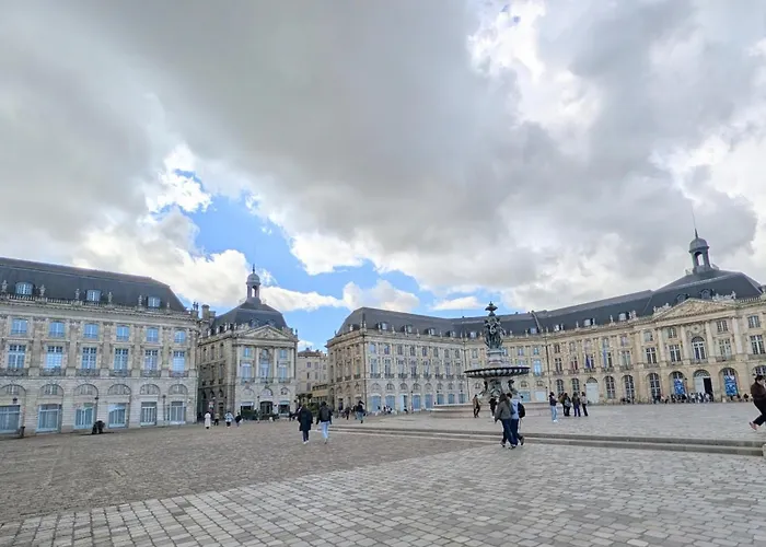 Bel appartement rénové - Place du Palais avec Parking Bordeaux