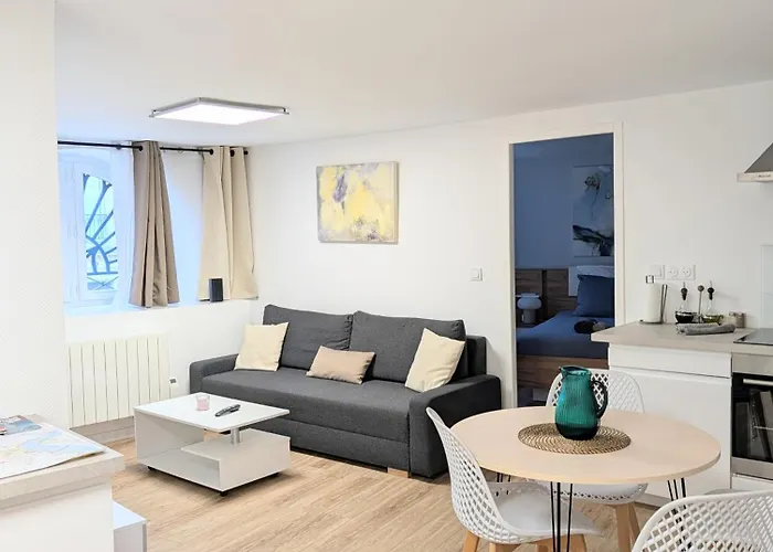 Appartement rénové place du Palais avec parking Bordeaux