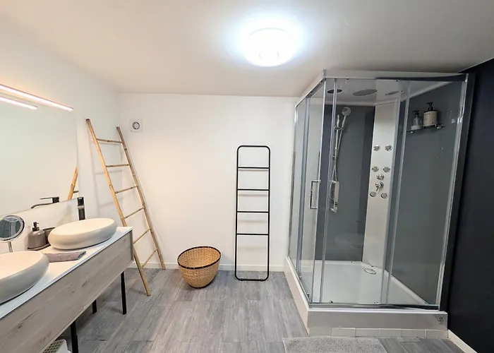 Appartement rénové place du Palais avec parking Bordeaux