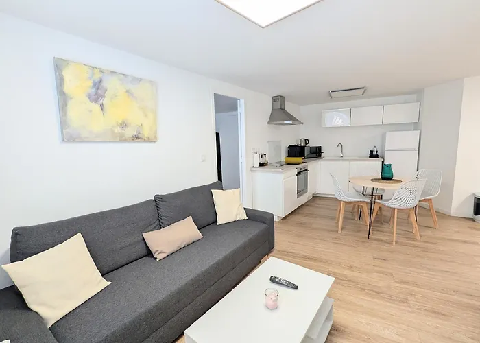 Appartement rénové place du Palais avec parking Bordeaux