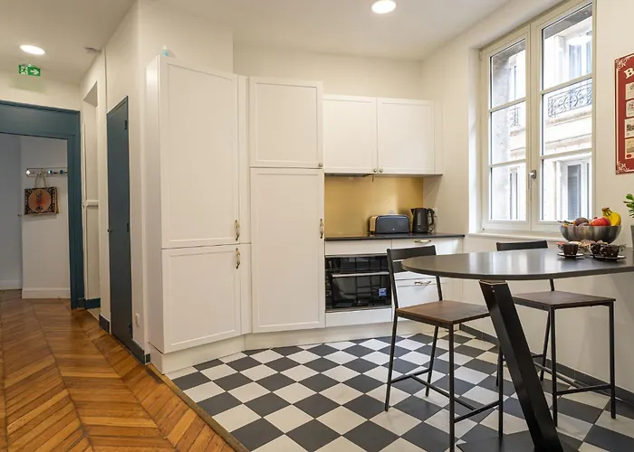 Madeleine's - Family&Group Apartments in Bordeaux's Historic Centre