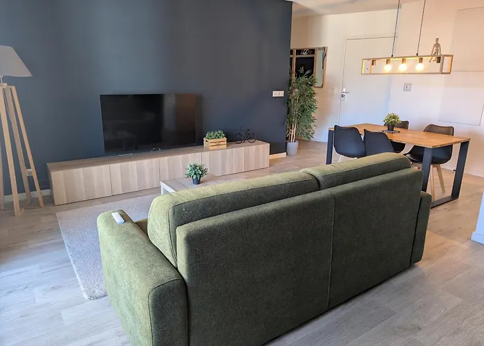 Centre ville, Parking, transport en commun au pied de l'immeuble Bordeaux